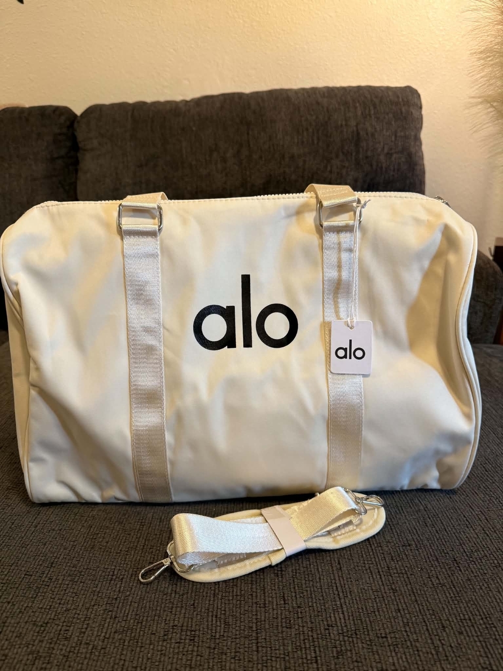 Alo Cream Duffel Bag with Medium Size Removable Strap and Side Zip Compartment - Picture 3 of 9